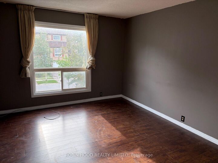 Property Photo:  5 Cottonwood Court  ON L3T 5W9 
