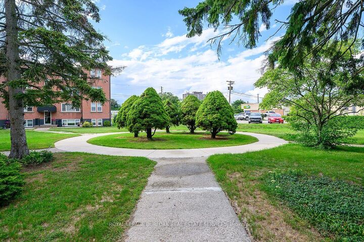 Property Photo:  2422 New Street 9  ON L7R 1J6 