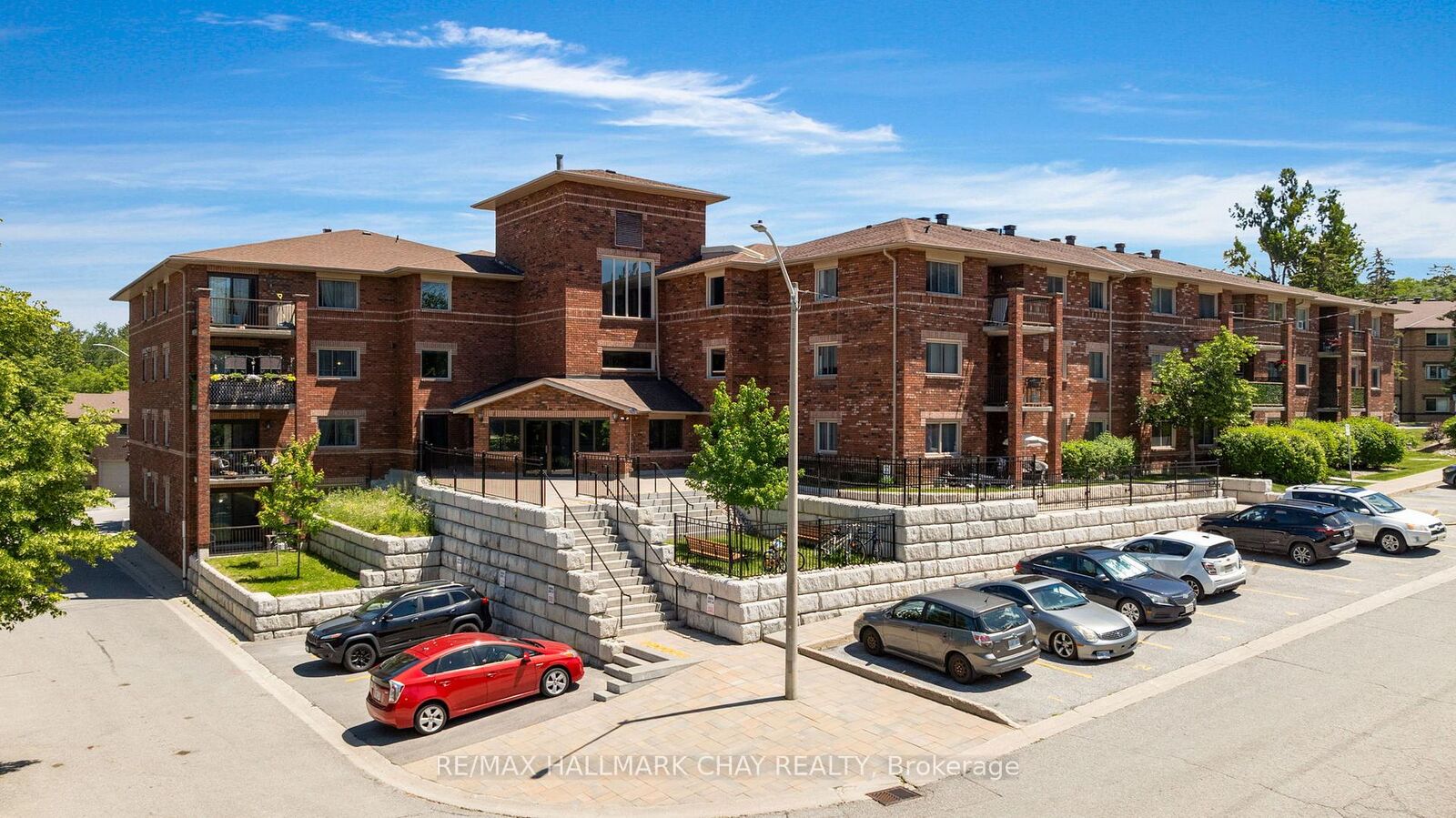Property Photo:  1 Quail Crescent 103  ON L4N 6W9 