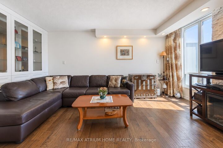Property Photo: 28 Empress Avenue 2208 ON M2N 6Z7