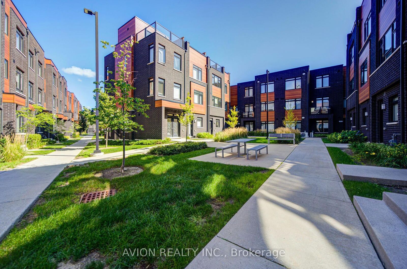 Property Photo:  370 Red Maple Road 83  ON L4C 5T4 