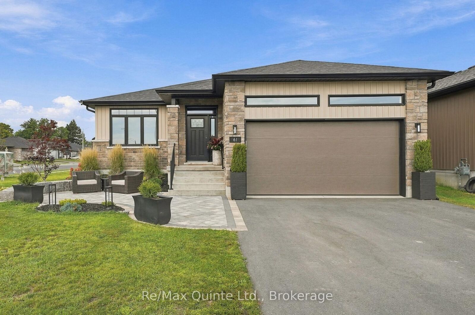 Property Photo:  61 Hastings Park Drive  ON K8P 0H7 
