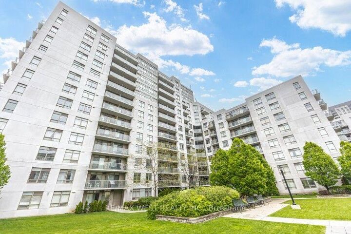 Property Photo:  812 Lansdowne Avenue 704  ON M6H 4K5 