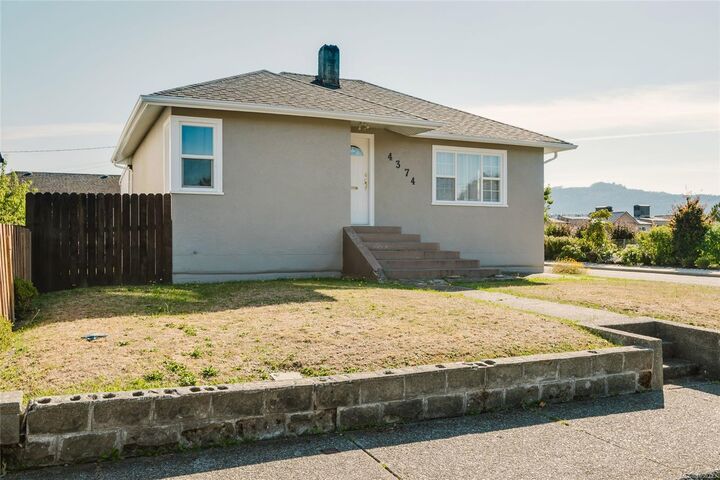 Property Photo: 4374 Maitland St BC V9Y 3W7