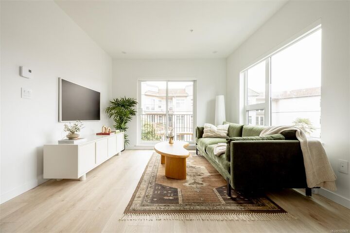 Property Photo: 1075 Tillicum Rd #211 BC V9A 2A4