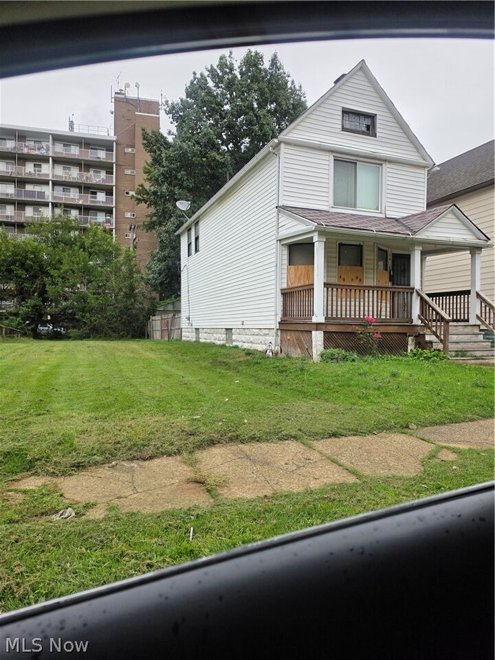 Property Photo:  1679 Lockwood Avenue  OH 44112 