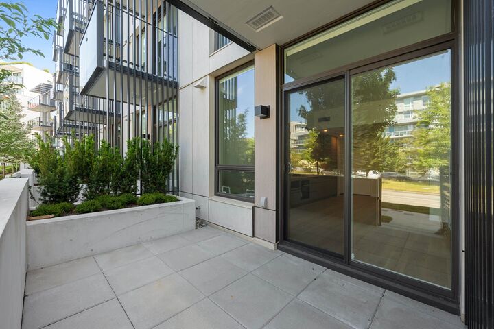 Property Photo:  5212 Cambie Street 1xx  BC V5Z 2Z7 