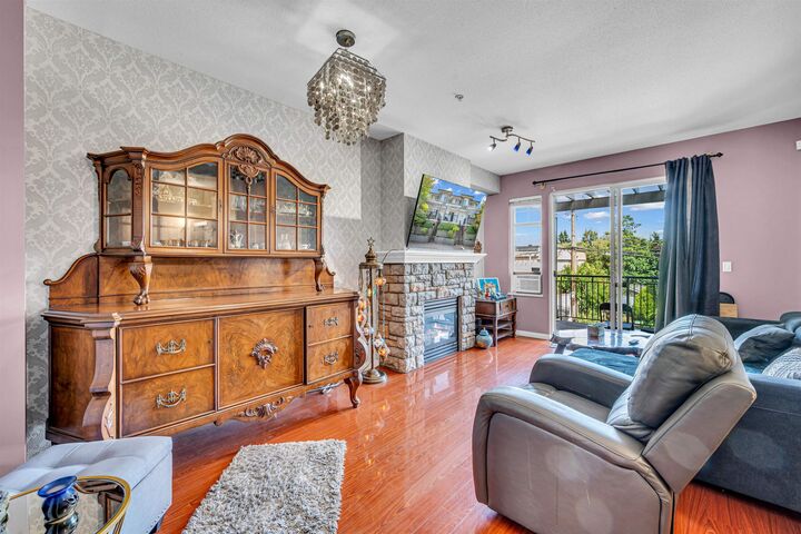 Property Photo:  1010 Ewen Avenue 6  BC V3M 5C9 