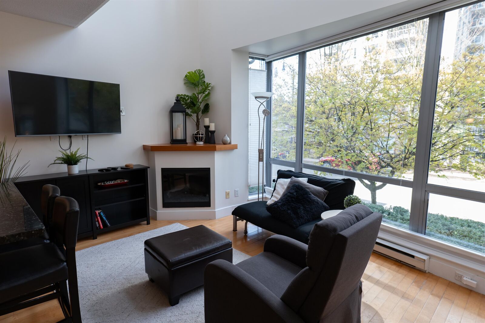 Property Photo:  1228 W West Hastings Street Street Th02  BC V6E 4S6 