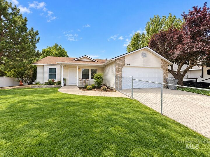 Property Photo:  925 Poplar Drive  ID 83647 