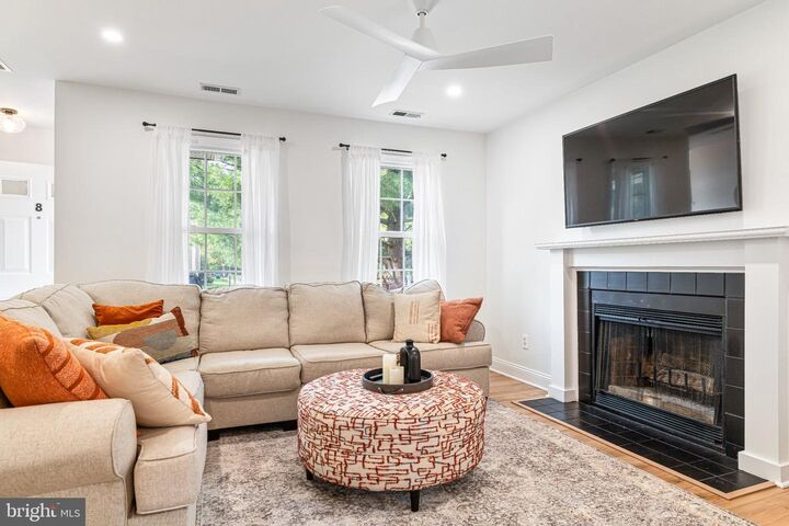 Property Photo:  8 Woodbine Court  PA 19044 