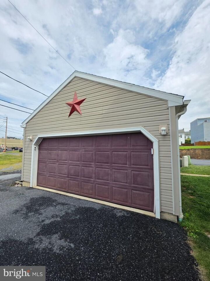 Property Photo: 122 N Wood Street PA 17057