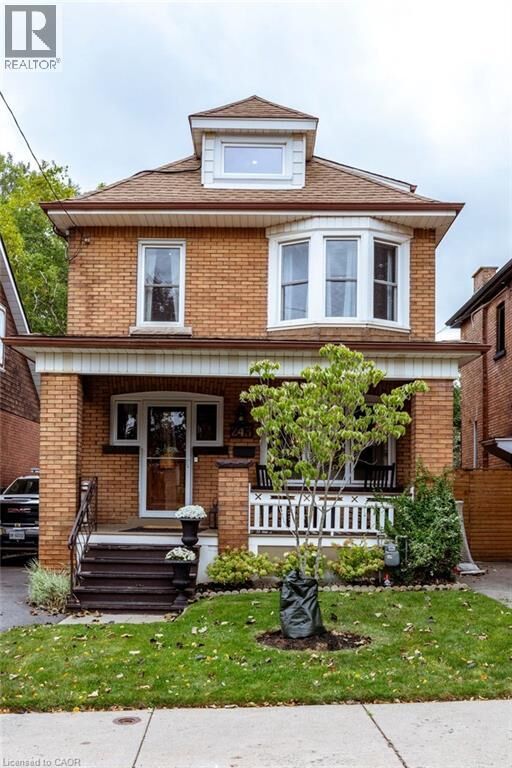 Photo de la propriété:  243 Grosvenor Avenue South  ON L8M 3L8 
