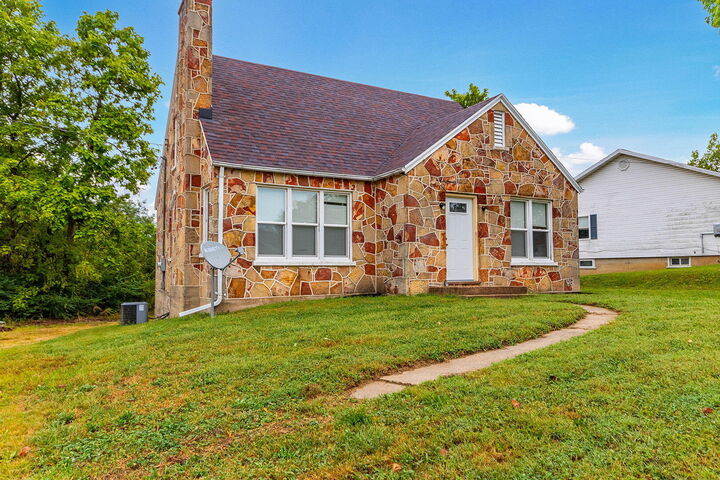 Property Photo:  1127 E Main St  MO 65051 