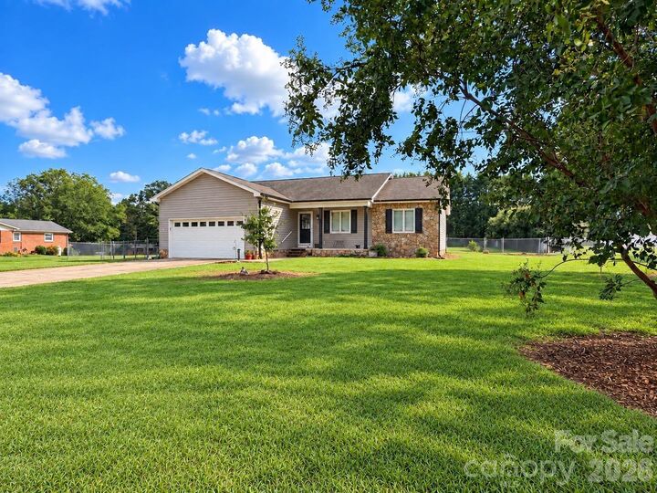 Property Photo: 1677 Allen Lane NC 28613