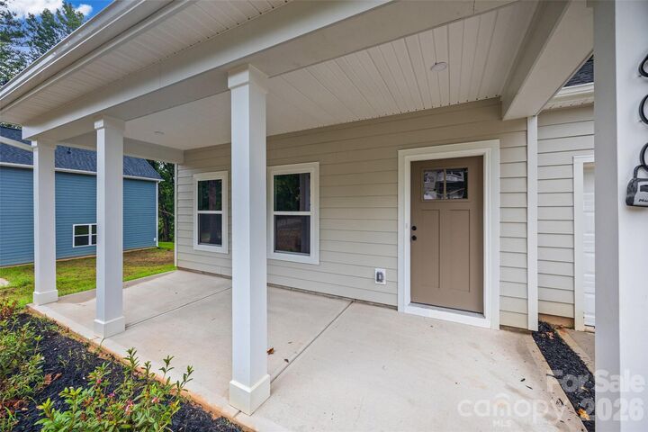 Property Photo:  600 W Lewis Street  NC 28034 