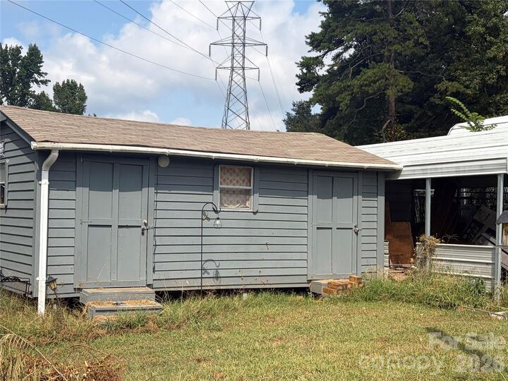 Property Photo:  4009 Chestnut Woods Drive  NC 28086 