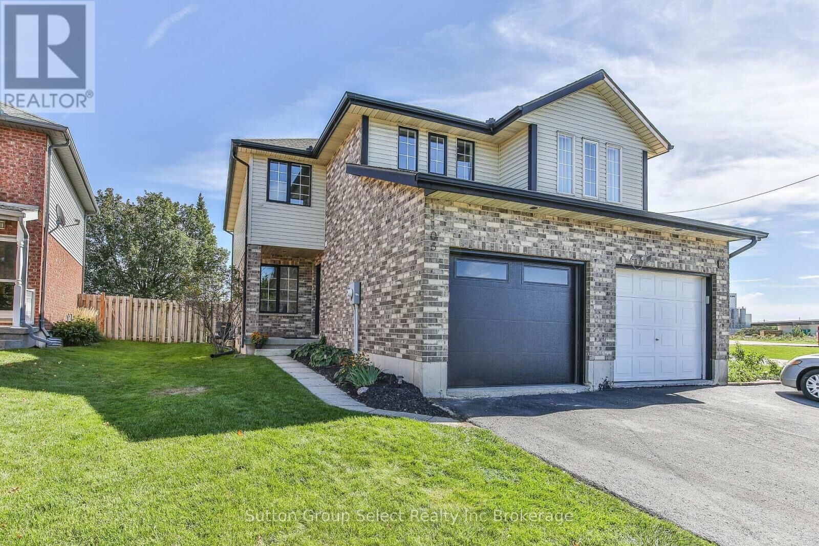 Property Photo:  1106 Nellis Street  ON N4T 1N4 