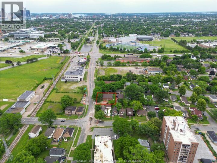 Property Photo:  915 Lena  ON N9C 3K1 