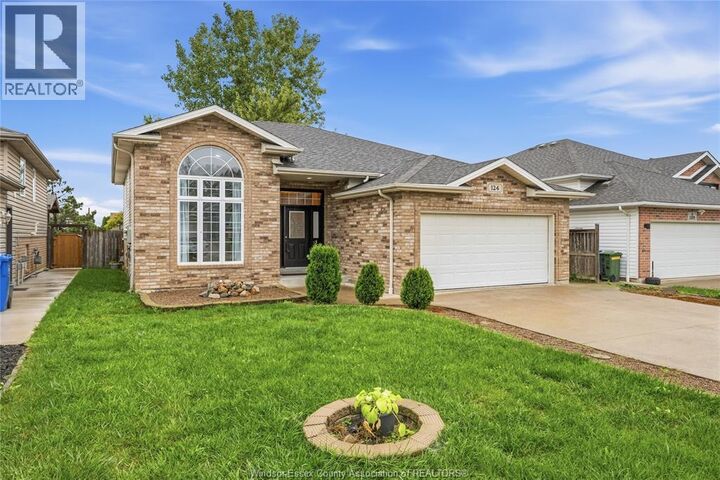 Property Photo:  124 Higgins Crescent  ON N9V 4C6 