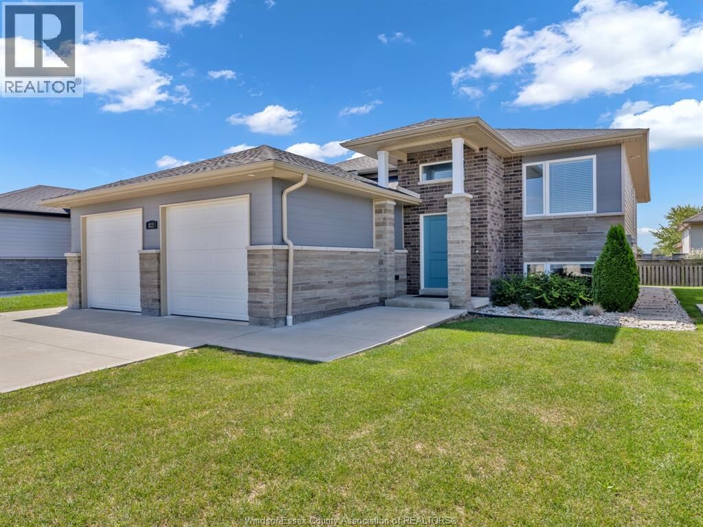 Property Photo:  324 Sweetman Avenue  ON N8M 2Z5 