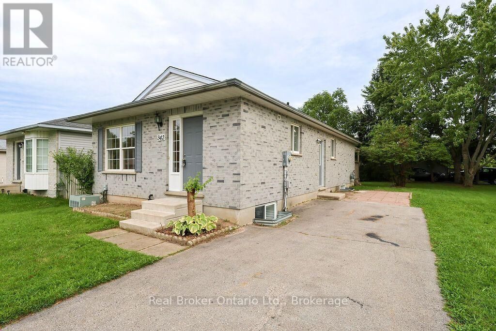Property Photo:  342 Fleming Drive  ON N5V 4Y6 