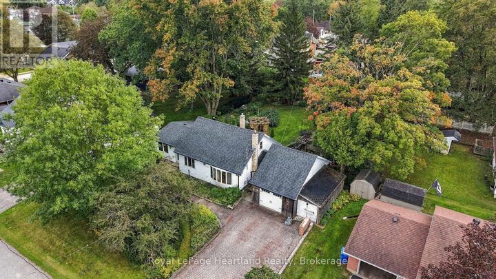 Property Photo:  156 Queen Street South  ON N0G 1Z0 