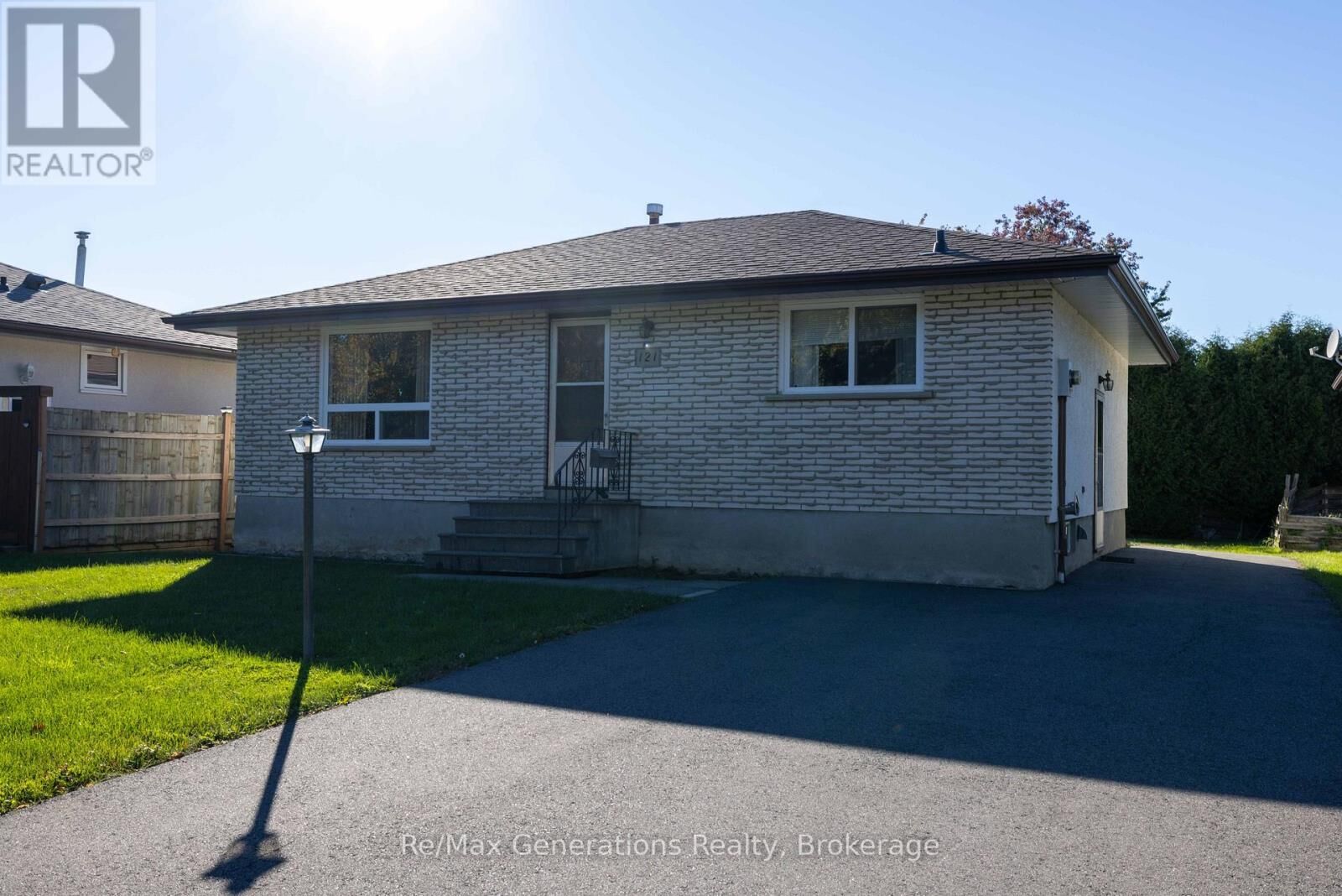 Property Photo:  121 Loyola Place  ON P7C 5N6 