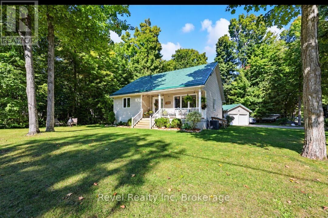 Property Photo:  18 Rue Vanier Road  ON L9M 0J2 