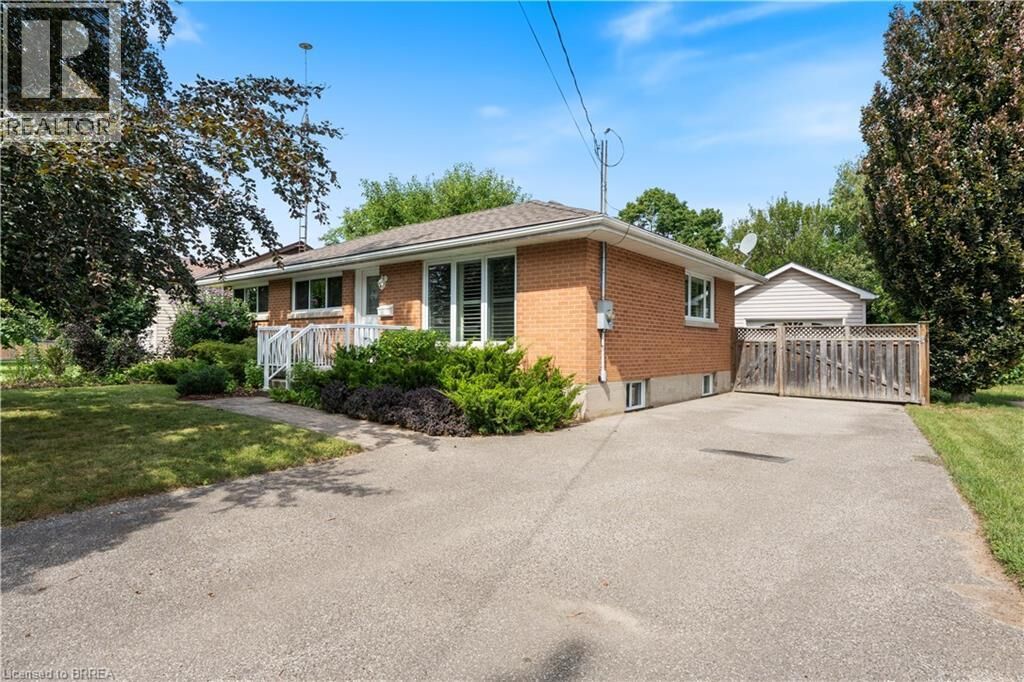 Property Photo:  25 Wayne Drive  ON N3R 2Y6 