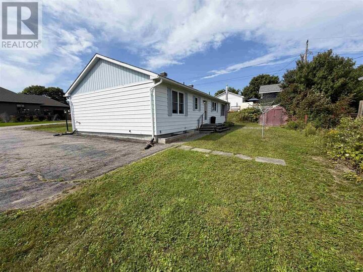 Property Photo:  2 Tecumseh Rd  ON P5A 1M1 