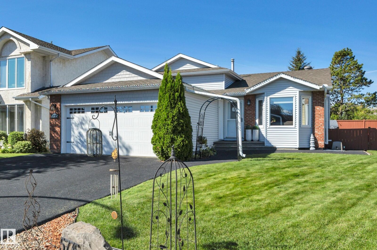 Photo de la propriété: 5735 152A Avenue NW AB T5A 4X7