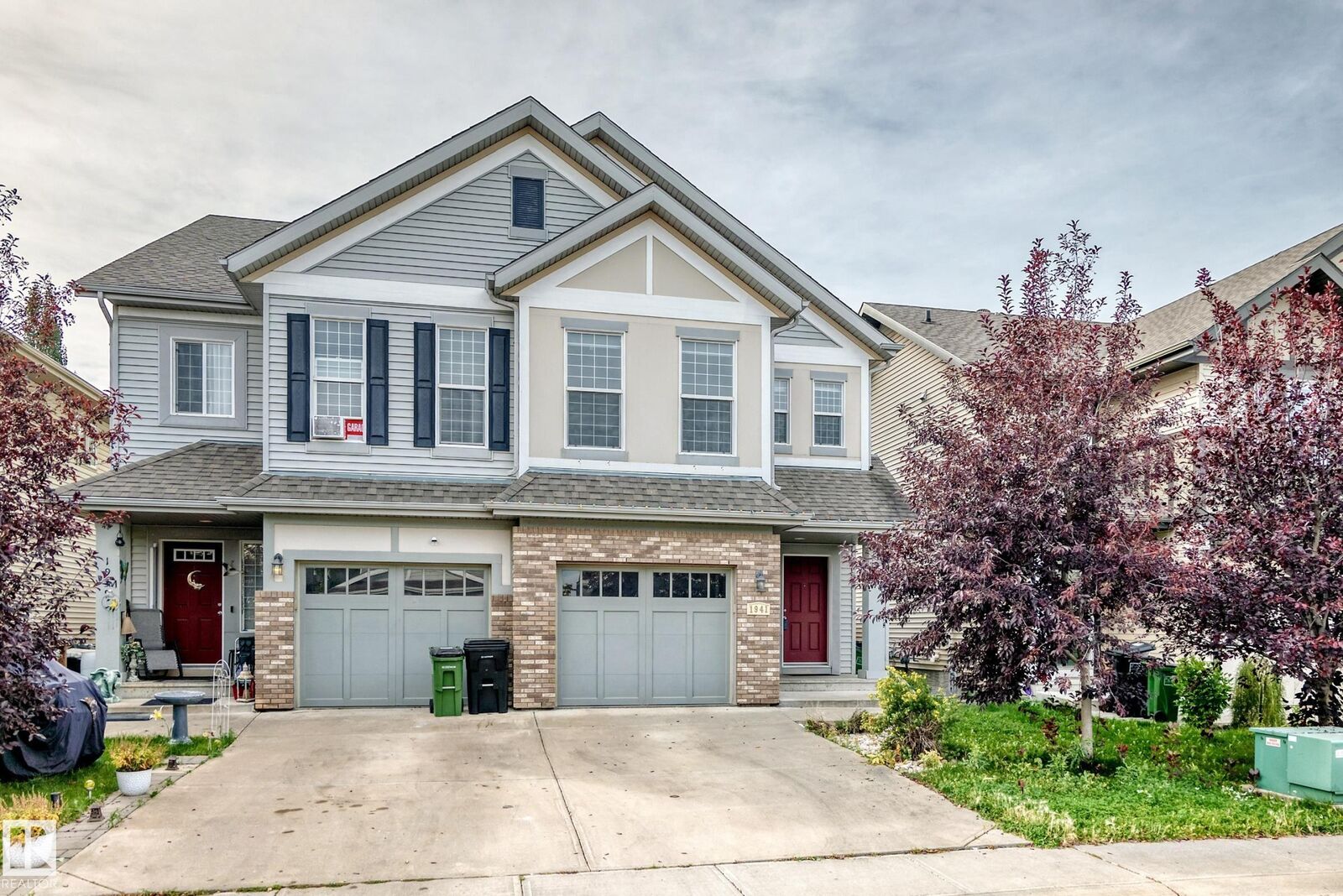 Property Photo:  1941 Chapman Road SW  AB T6W 0Y7 