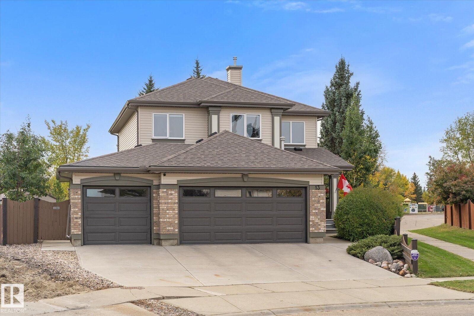 Property Photo:  13 Deacon Place  AB T8N 6S5 