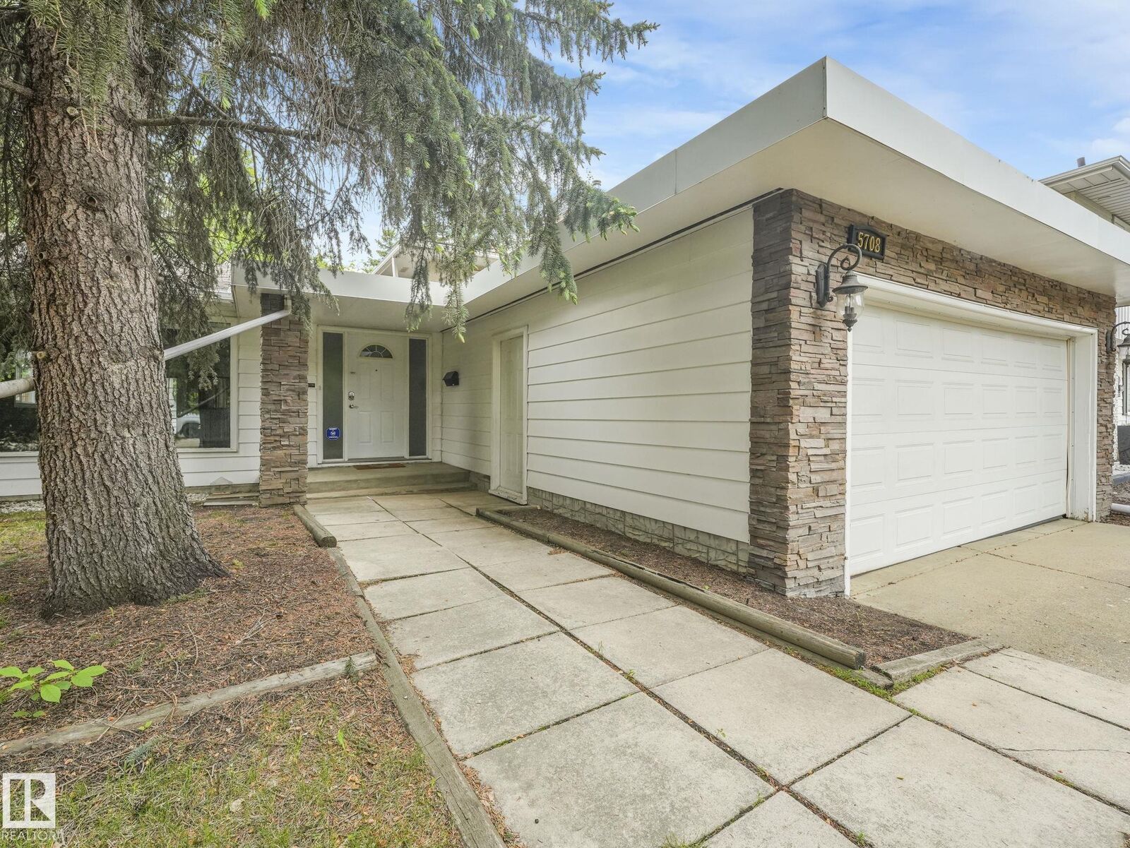 Property Photo:  5708 144 Street NW  AB T6H 4H4 