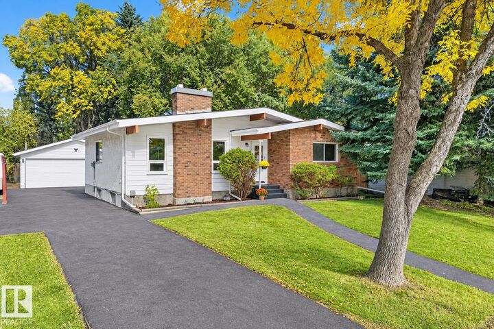 Property Photo:  64 Lorraine Crescent  AB T8N 2R3 