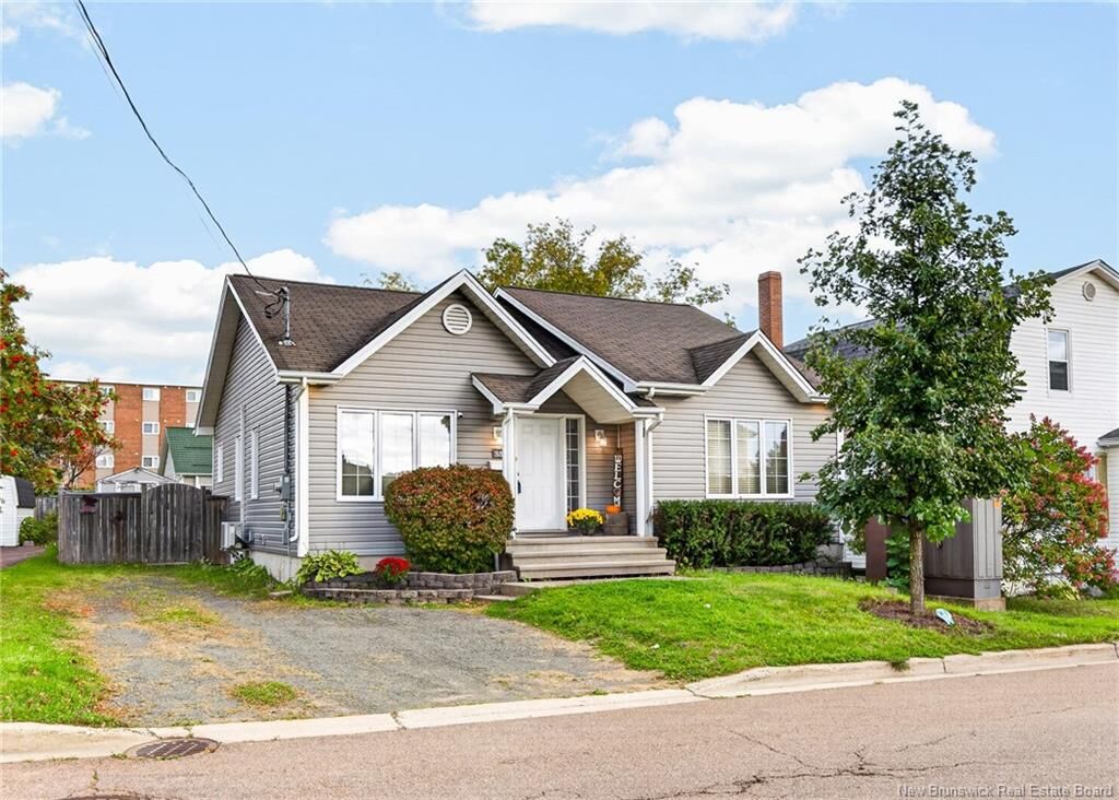 Property Photo:  35 Kirkwood Drive  NB E1A 4G8 