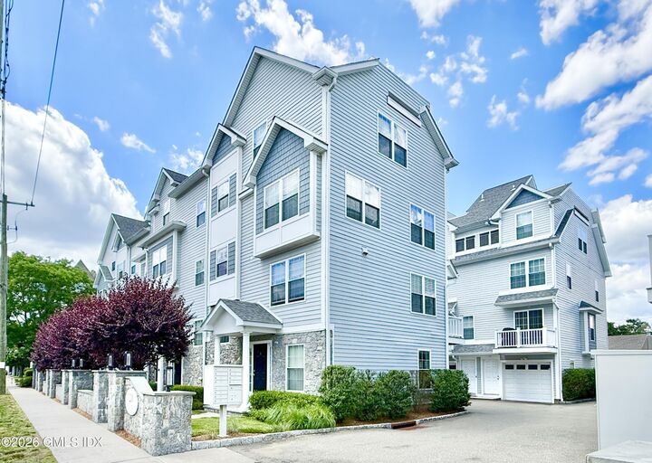 Property Photo:  20 3rd Street Unit 4  CT 06905 