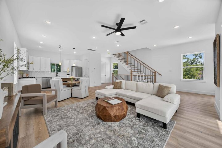 Property Photo: 320 Walthall Drive F TX 77022