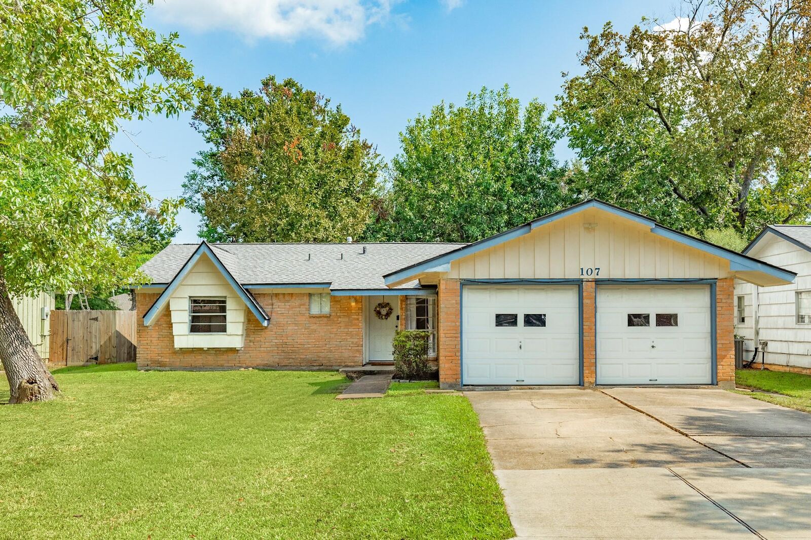 Property Photo:  107 Hickory  TX 77566 