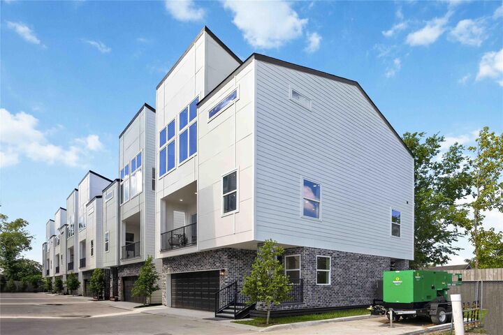 Property Photo: 322 Walthall Drive B TX 77022