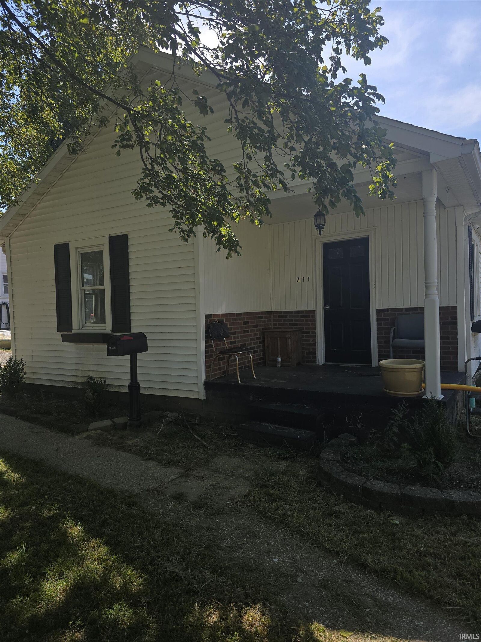 Property Photo:  711 E Oak Street  IN 47601 