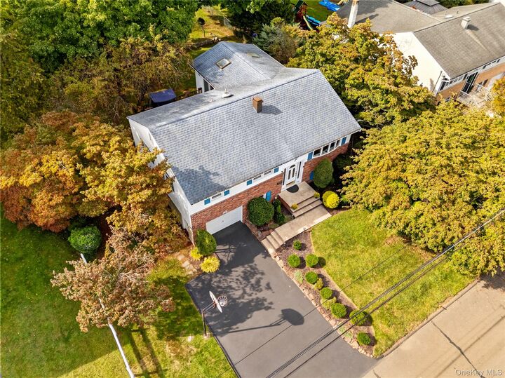 Property Photo:  32 Sengstacken Drive  NY 10980 
