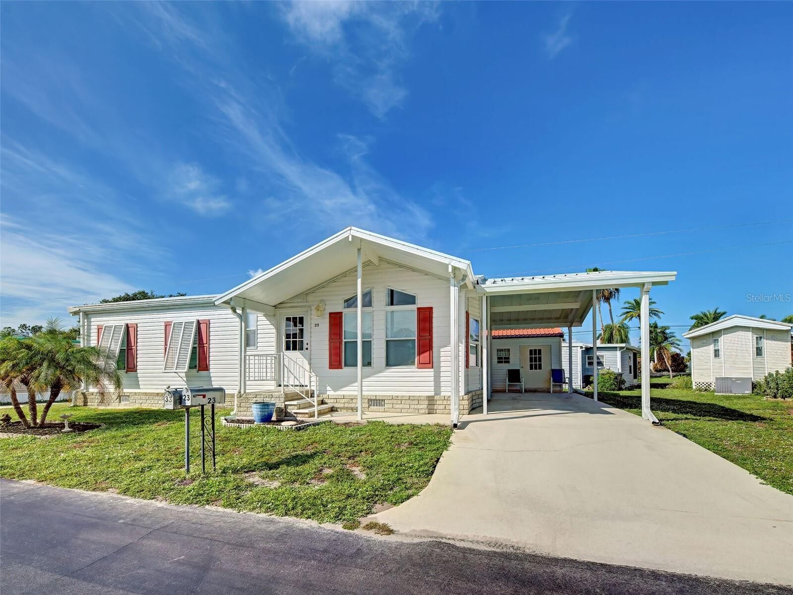 Property Photo:  23 Siesta Circle W  FL 34229 