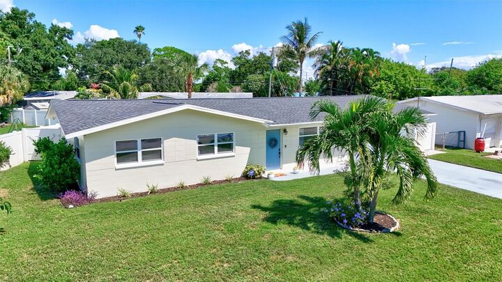 Property Photo: 3672 Searobin Drive SE FL 33705