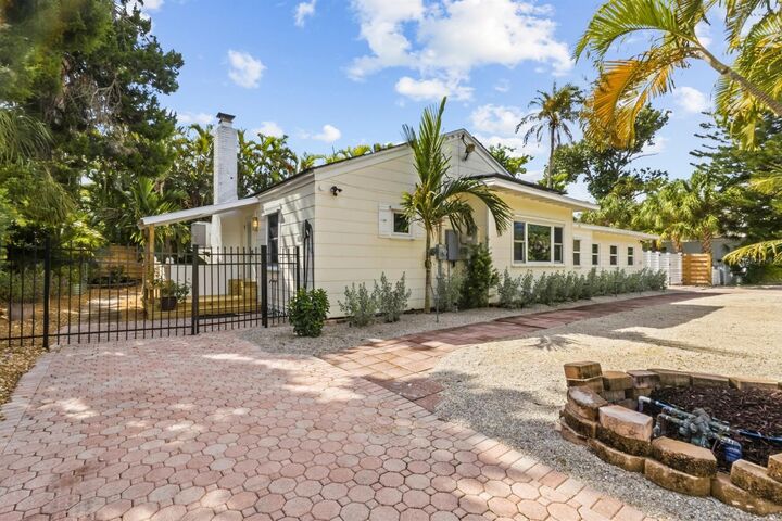 Property Photo: 760 Longboat Court FL 34228