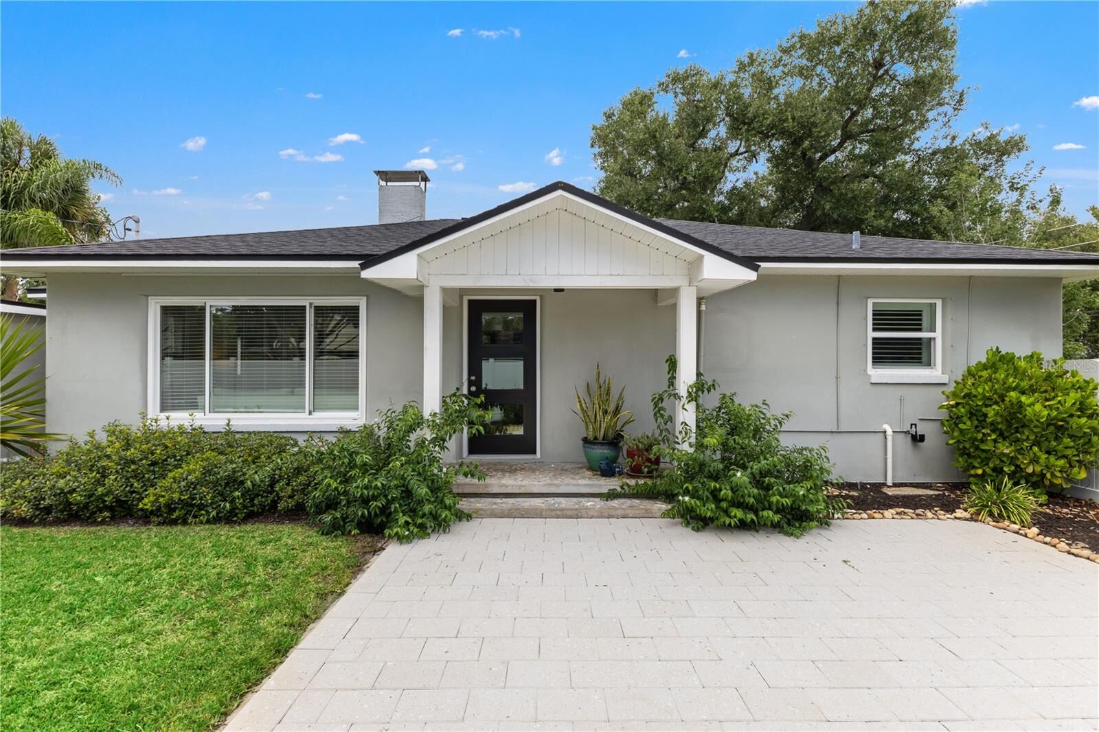 Property Photo: 1030 32nd Avenue N FL 33704