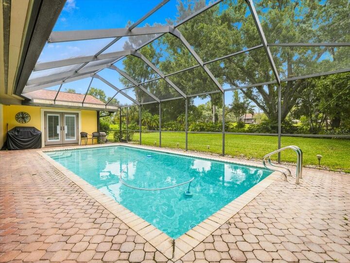 Property Photo: 13903 Middle Park Drive FL 33624