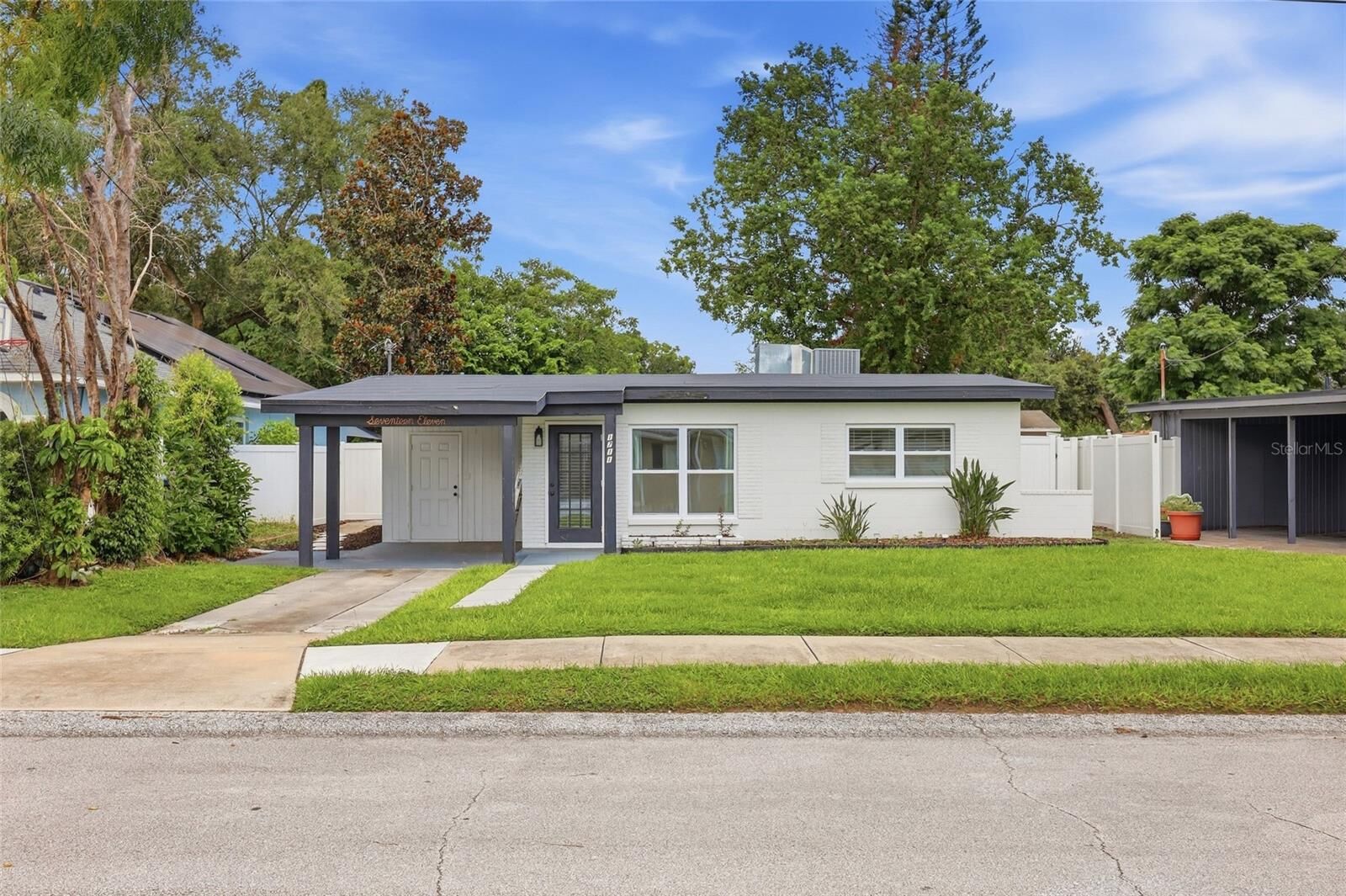 Property Photo: 1711 White Avenue FL 32806