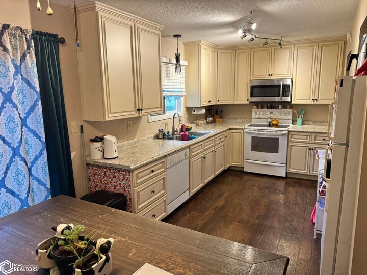 Property Photo: 355 N 17th Street IL 62341